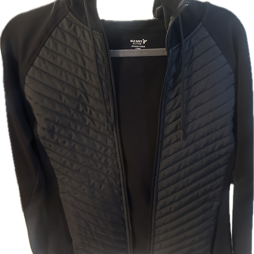 Old Navy Women's Black Puffer Jacket